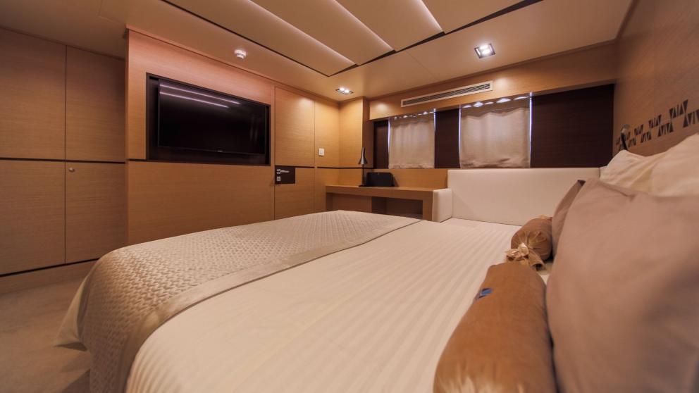 Guest cabin on the luxury sailing yacht Omnia image 10
