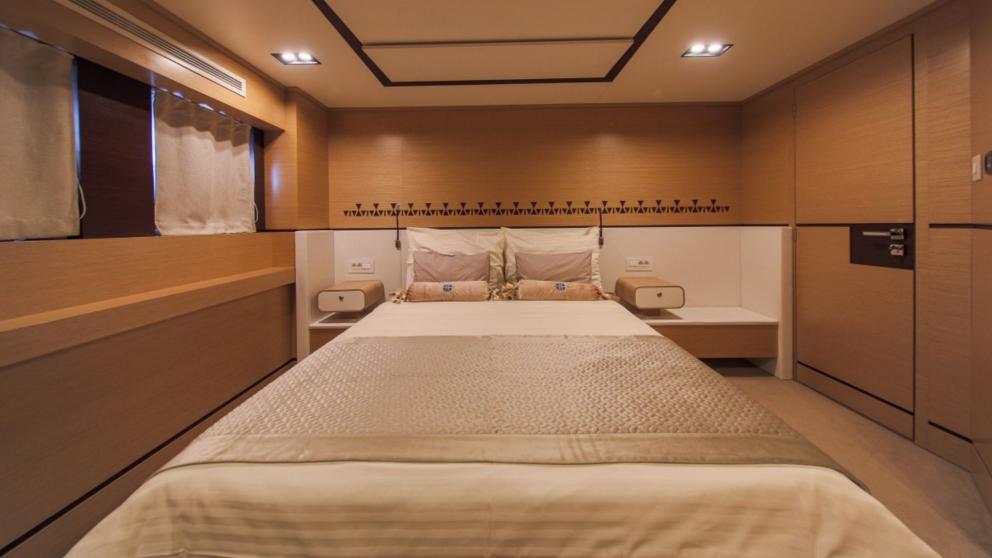 Guest cabin on the luxury sailing yacht Omnia image 11