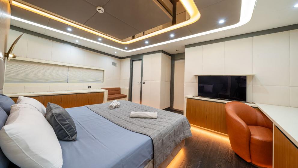 Guest cabin of luxury yacht North Wind image 12