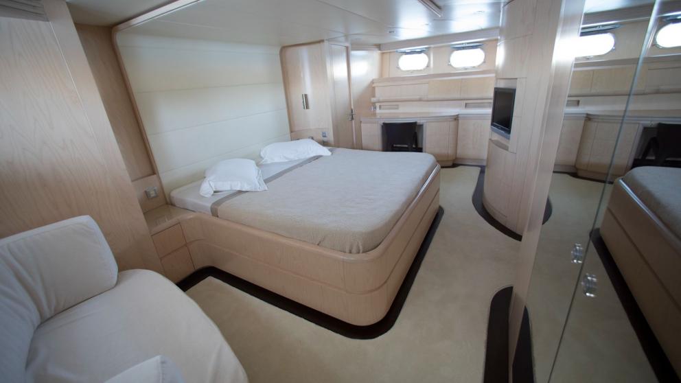 Luxury motor yacht Princess L's double cabin picture 2