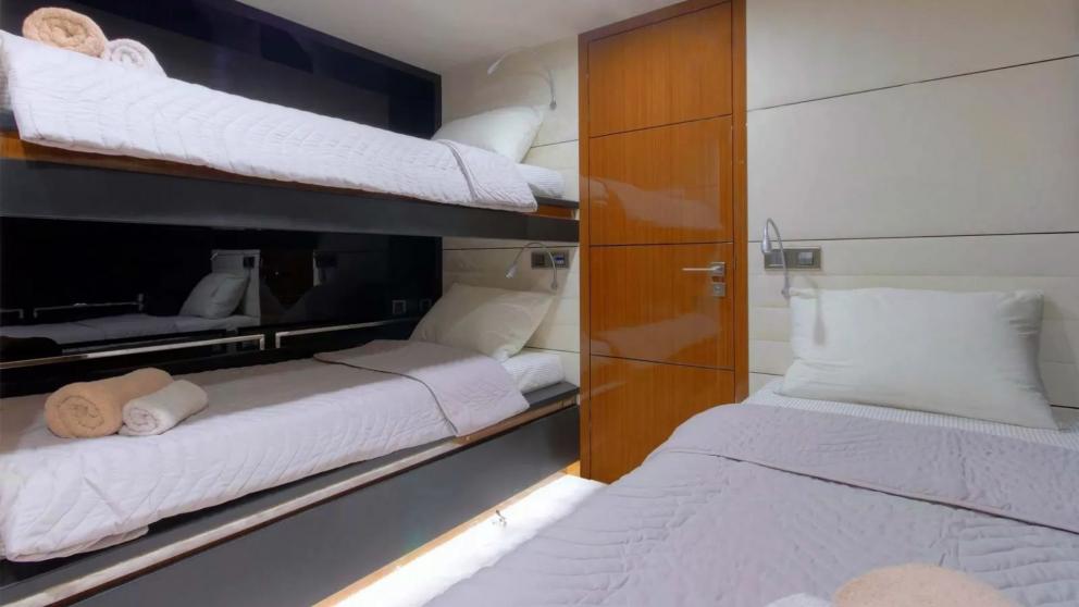 The three-person guest cabin of the Motorsailer Moss.