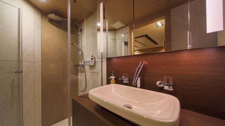 Guest bathroom of luxury sailing yacht Omnia image 7
