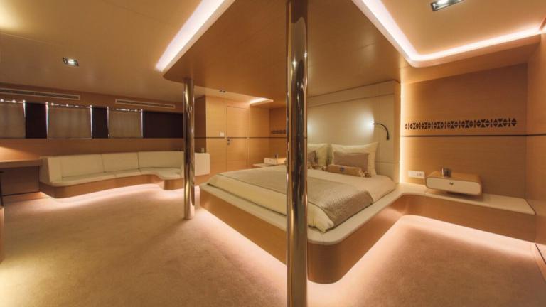 Guest cabin on the luxury sailing yacht Omnia image 3