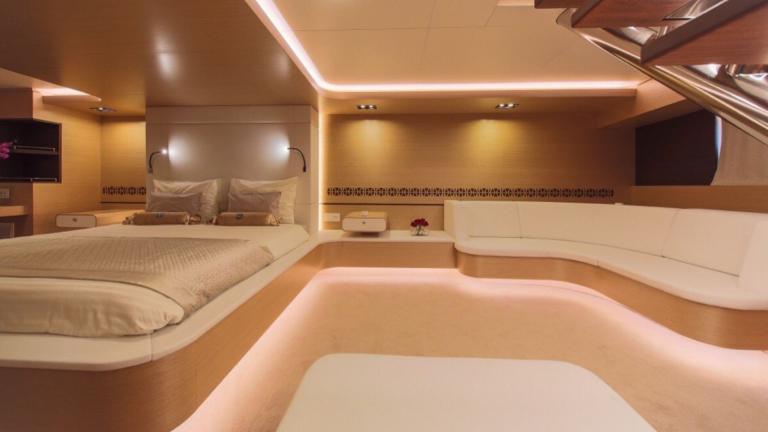 Guest cabin on the luxury sailing yacht Omnia image 6