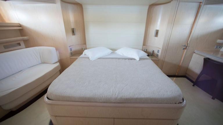 Luxury motor yacht Princess L's double cabin picture 3