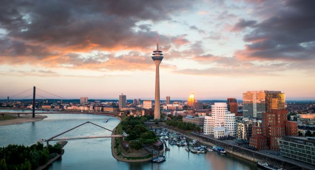 Partyboot Düsseldorf für Feiern & Events am Rhein