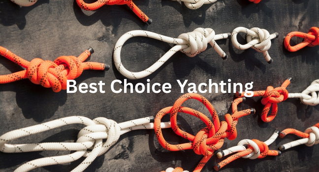 Mehrere Leinen mit verschiedenen Knotenarten für sicheres Festmachen