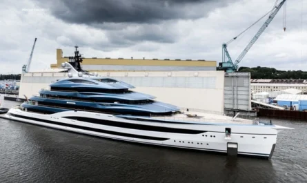 Lürssen-Yacht Deep Blue gleitet 2025 als 134-Meter-Luxusliner vom Dock
