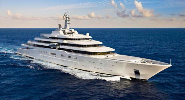 Die Eclipse Yacht auf dem offenen Meer – beeindruckender Antrieb und präzise Energieverteilung unter der Oberfläche