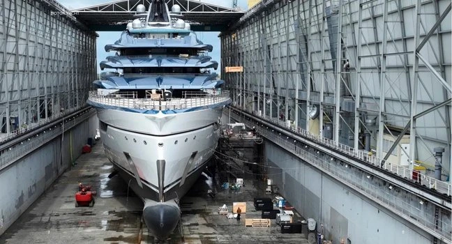 Project Alnanha Yacht in der Lürssen-Werft – technischer Ausbau 2025