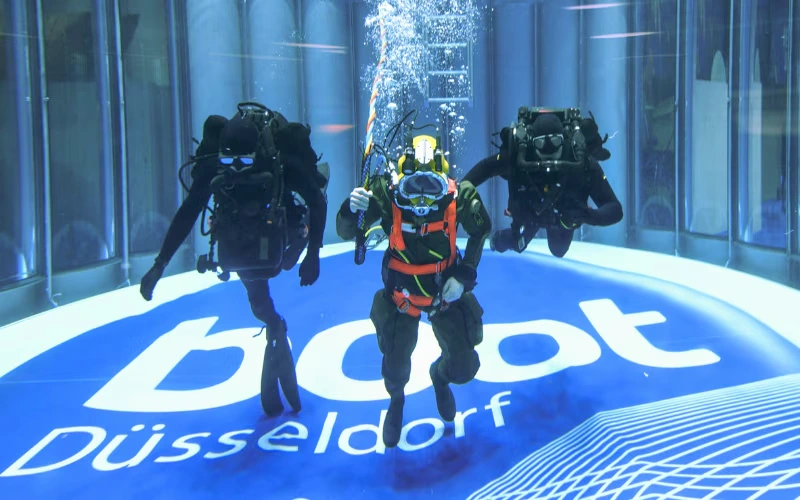 Underwater Diving Show at Boot Dusseldorf Divers performing underwater show at Boot Dusseldorf