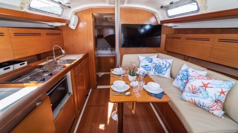 Saloon combined with equipped kitchen. You can see the served table