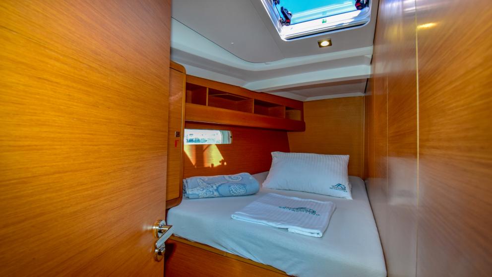 Sleeping cabin with skylight on a yacht