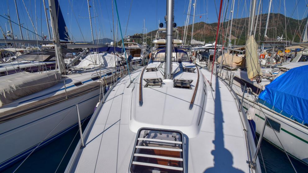 The bow deck of the sailing yacht Filyos. You can see many yachts in port