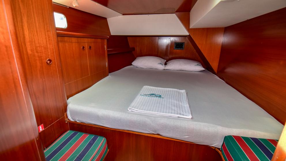 King size bed in the Viktoria II cabin. You can see the storage space for personal belongings