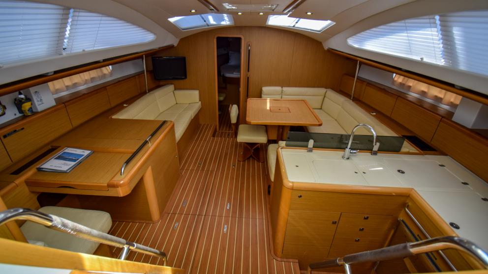 Light Yacht saloon combined with kitchen in beige shades