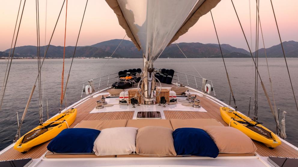 S/Y Ubi Bene bow and sunset view.