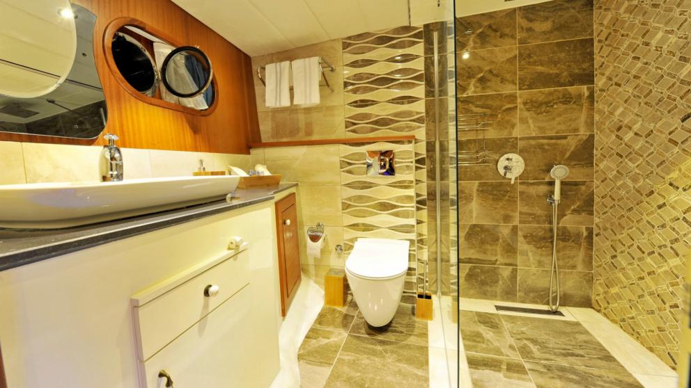 Modern bathroom with shower on the Gulet Berrak Su