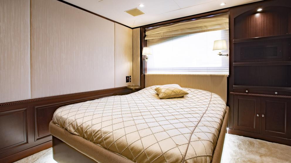 Peaceful nights in the comfortable single cabin of the luxurious Akira One.