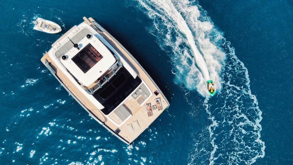 Katamaran Alteya mit Jetski in Griechenland