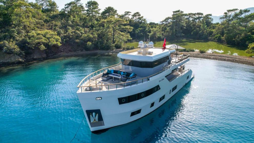 Exterior view of the luxury motor yacht Çınar Yıldızı image 3