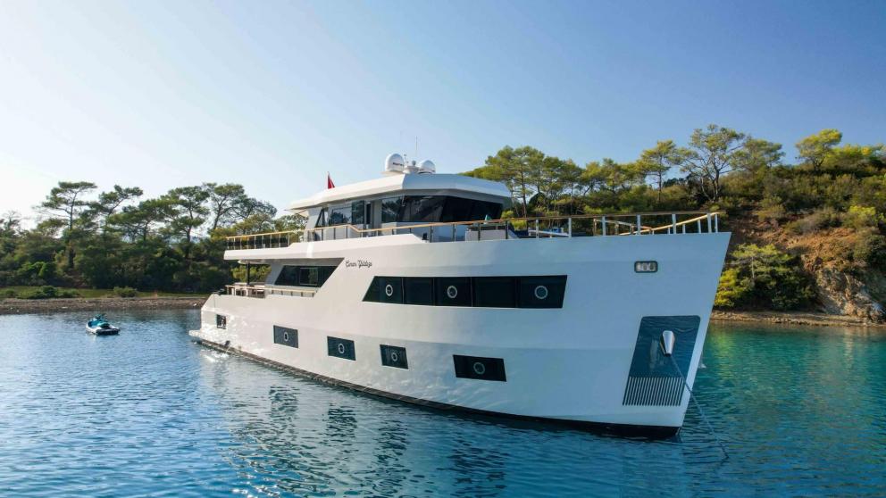 Exterior view of the luxury motor yacht Çınar Yıldızı image 4
