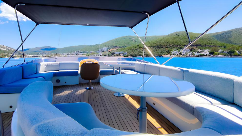 Zeus 1 Yacht Flybridge Bereich