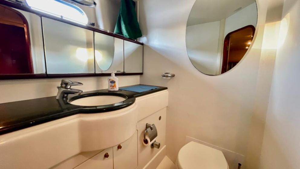 Guest bathroom of the 4-cabin motor yacht Carmen picture 1