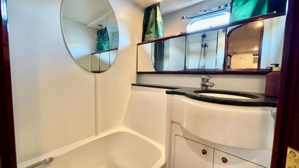 Guest bathroom of the 4-cabin motor yacht Carmen picture 2