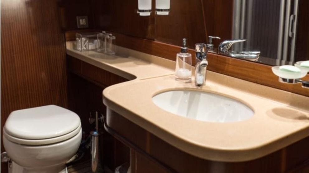 Guest bathroom of the motor yacht Maitresse