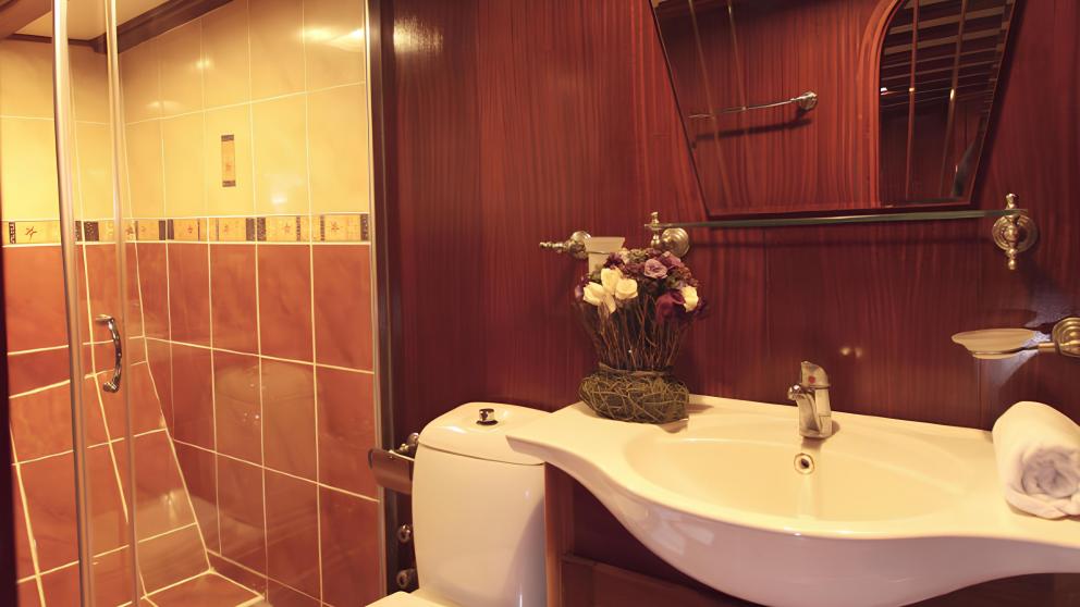 An elegant bathroom on the Gulet Prenses Selin with a modern shower and stylish fittings.
