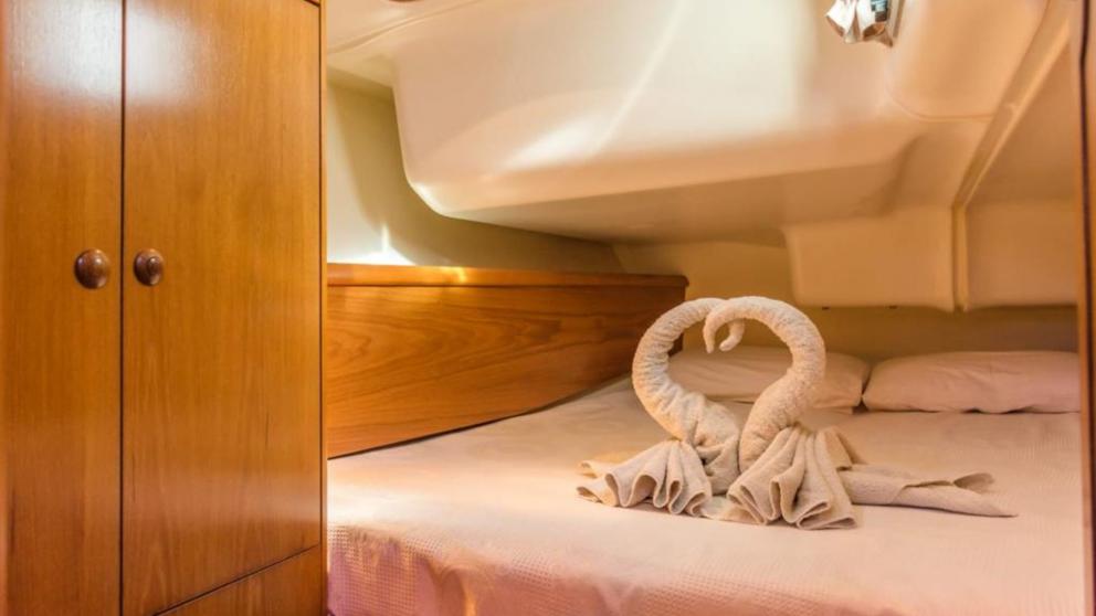 Guest cabin for two on the sailing yacht Conformista picture 1
