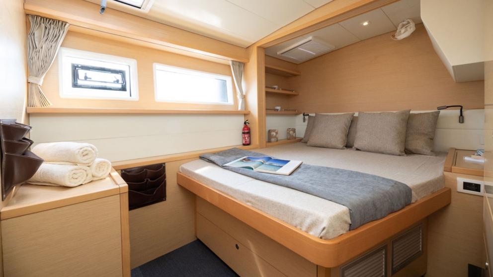 Two-person guest cabin on the luxury catamaran Royal Flush picture 1