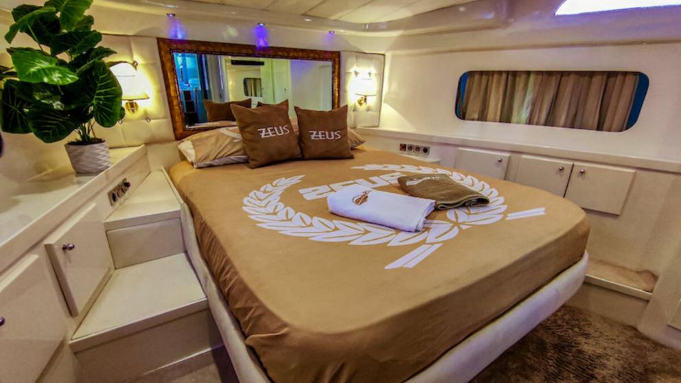 Die Motoryacht Zeus 1 Schlafzimmer
