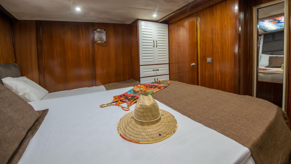 Spacious and comfortable cabin on the Grand Acar Gulet in Fethiye.