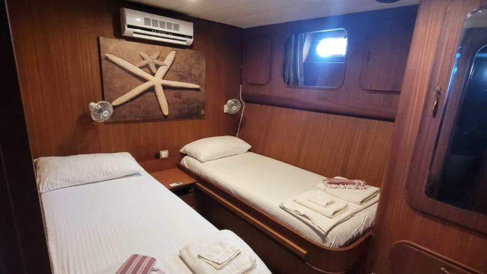 Guest cabin of motor yacht Maitresse image 3