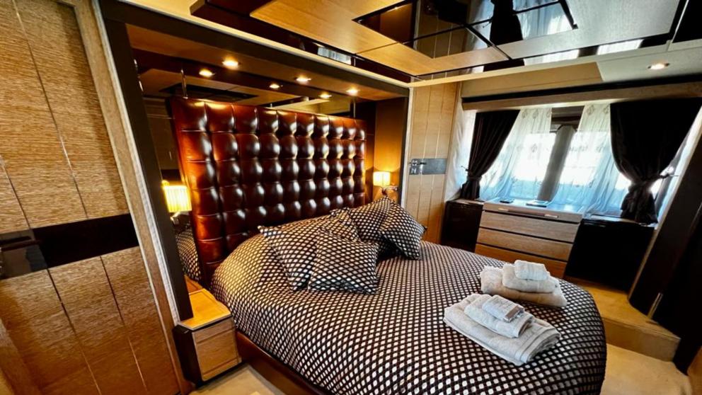 Double guest cabin of motor yacht D&G picture 3