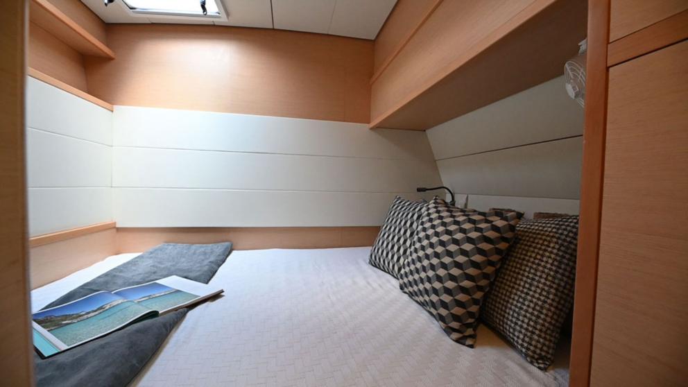 Two-person guest cabin on the luxury catamaran Royal Flush picture 4