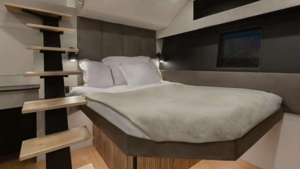 Double guest cabin on the luxury catamaran Moonlight image 4