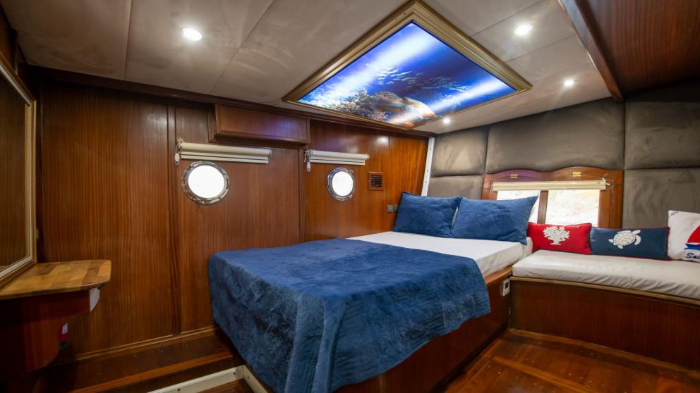 Comfortable cabin with maritime decoration on the Grand Acar Gulet in Fethiye.