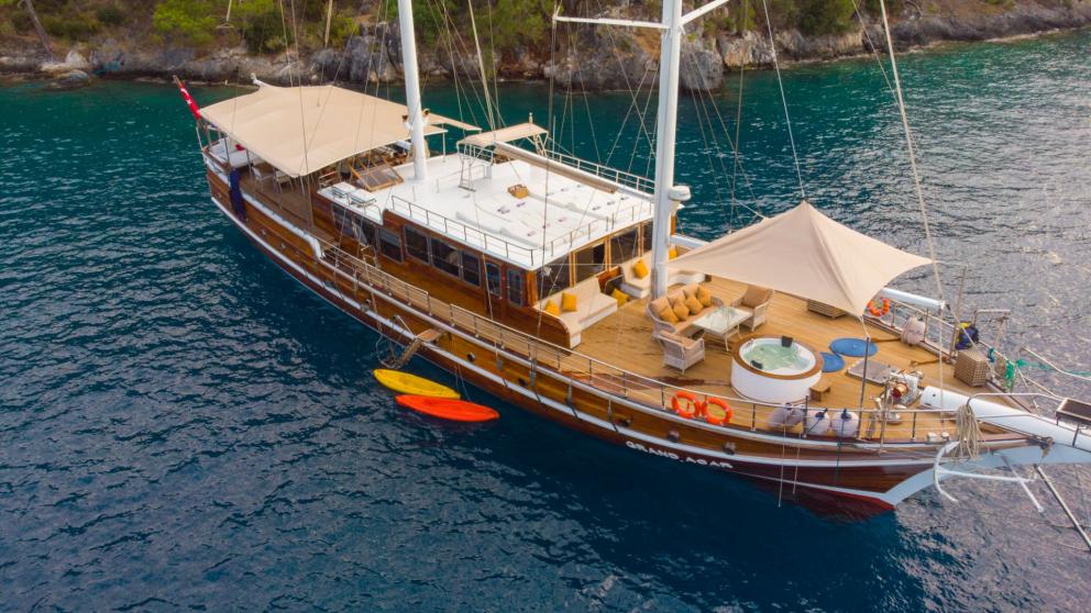 The Grand Acar Gulet, anchored in the clear waters of Fethiye, offers 8 cabins for up to 16 guests.