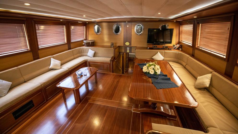 Luxurious and spacious saloon of a traditional Turkish gulet with five cabins, ideal for relaxing hours on the water of 
