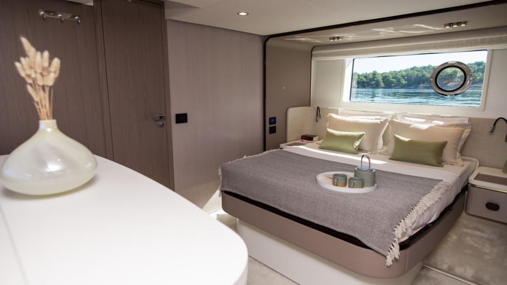 Master guest cabin of the motor yacht Alibaba
