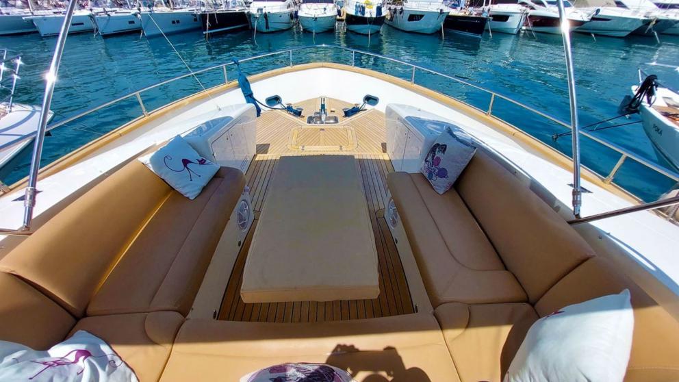 Relaxation and sunbathing area on the front deck of the motor yacht My Way.