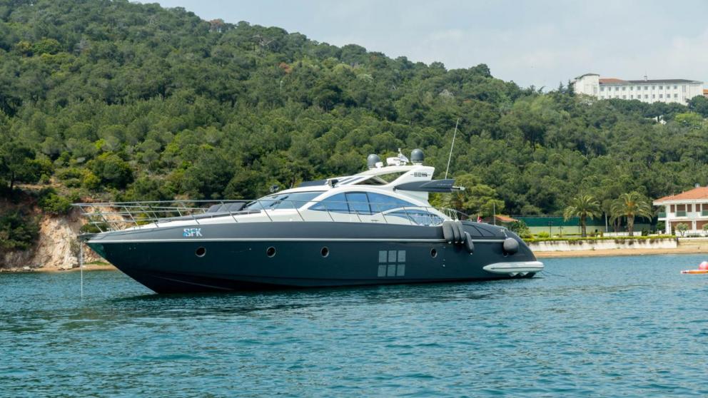 Exterior view of luxury motor yacht Sfk picture 2