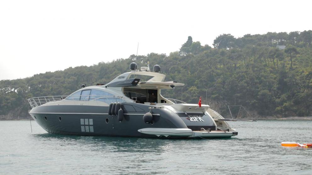 Exterior view of luxury motor yacht Sfk picture 4