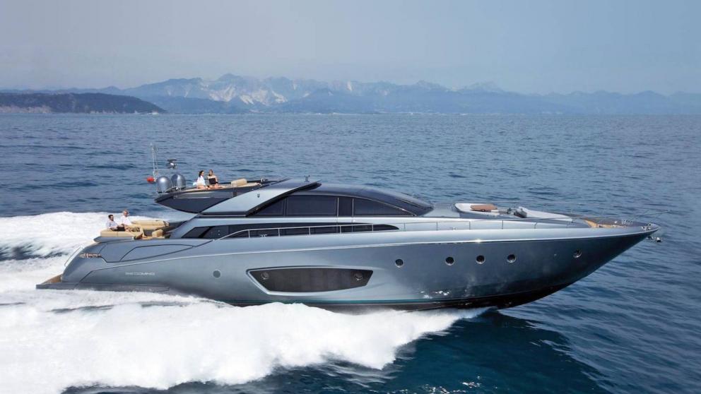 Motoryacht Whatever cruises fast thanks to its powerful engines