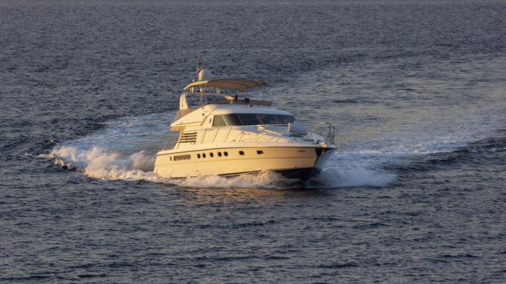 Motor yacht Newdawn is chartering in Turkey. You can see the sea foam