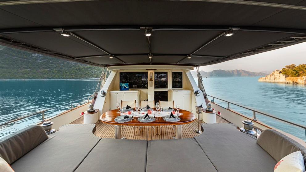 The deck of the sailing gulets is for guests who wish to dine with a view of the sea.