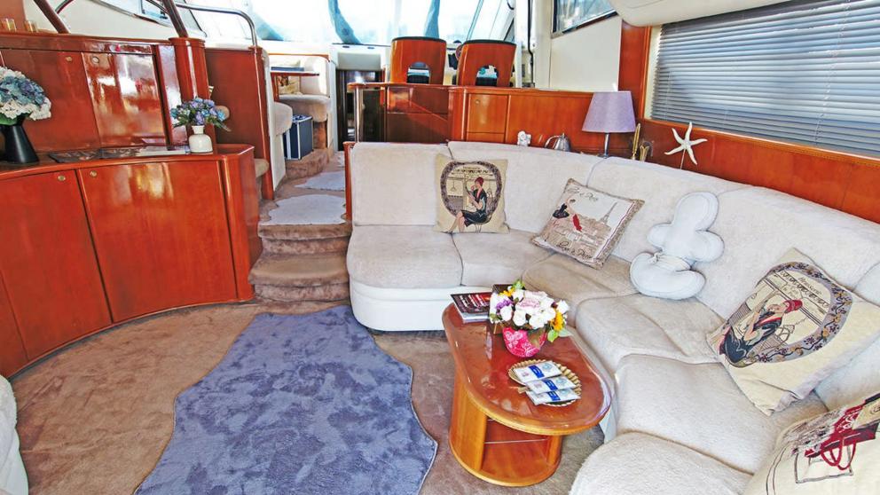 Salon of the motor yacht Queen Of Angel picture 1